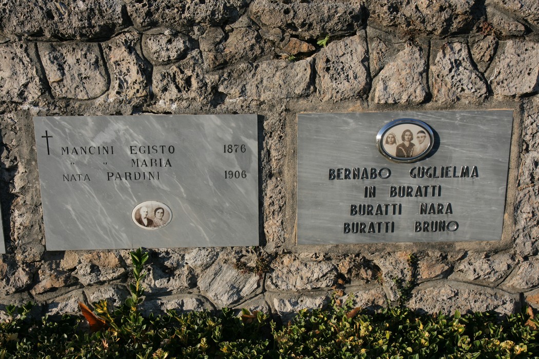 Ossario di Sant'Anna di Stazzema, memoriale commemorativo delle vittime della Seconda Guerra Mondiale.