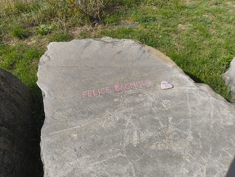 Monumento in memoria dei partigiani caduti, situato a Monte Sabbiuno, con dedicazione a Felice Bagnoli.