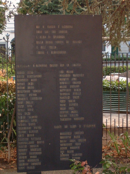 Monumento ai partigiani caduti dell'Oltrarno, omaggio alla loro lotta per la libertà e la giustizia.