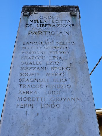 Monumento ai Caduti di Limone, dedicato ai partigiani che hanno lottato per la liberazione.