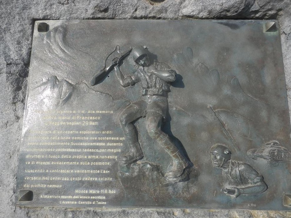 Commemorazione del Sepolcro di Nerva, dedicato alla memoria di coloro che hanno sacrificato la loro vita.