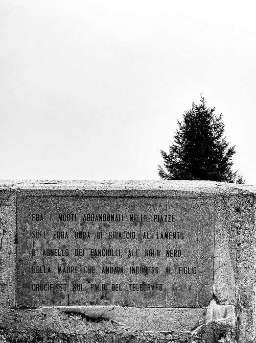 Monumento al Partigiano e alla Resistenza, simbolo di lotta e memoria storica nel contesto della Seconda Guerra Mondiale.