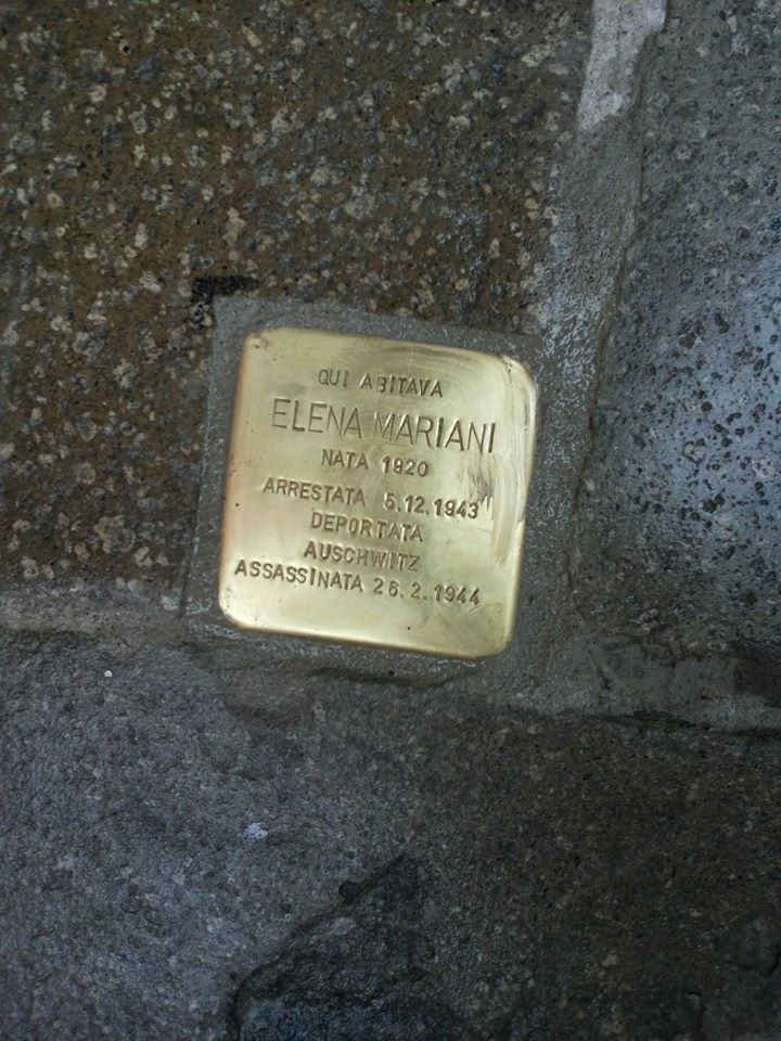 Pietra d'inciampo dedicata a Elena Mariani, vittima della deportazione durante la Seconda Guerra Mondiale.