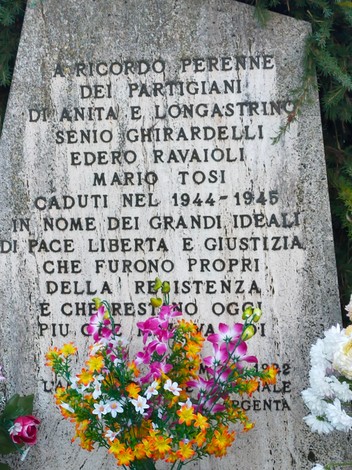 Monumento dedicato ai partigiani Ghirardelli, Ravaioli e Tosi, caduti durante la Seconda Guerra Mondiale.