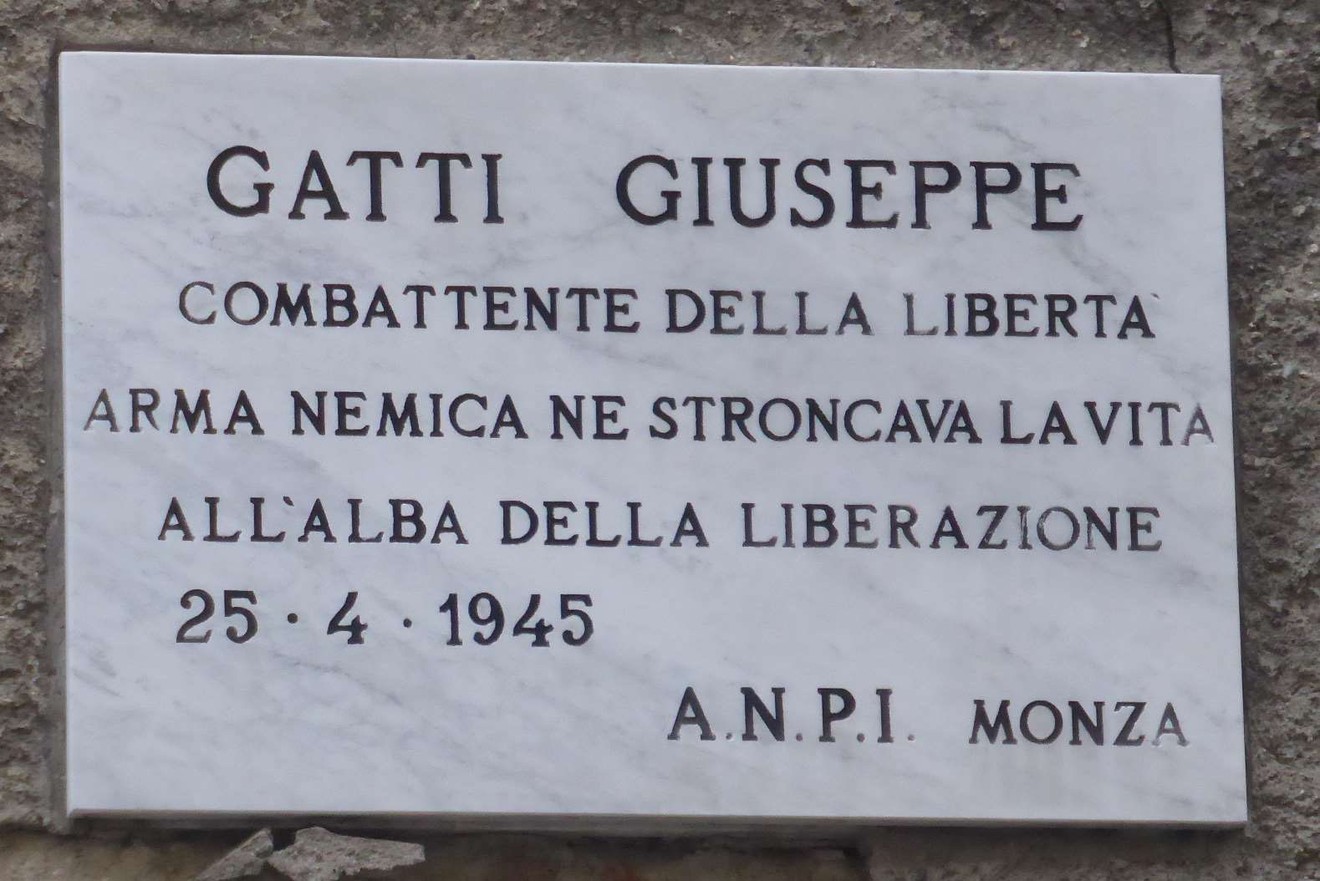 Lapide commemorativa dedicata a Giuseppe Gatti, combattente per la libertà, a Monza.