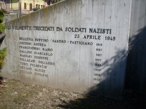 Monumento in memoria dei caduti di Canolo, vittime dei soldati nazisti il 23 aprile 1945.