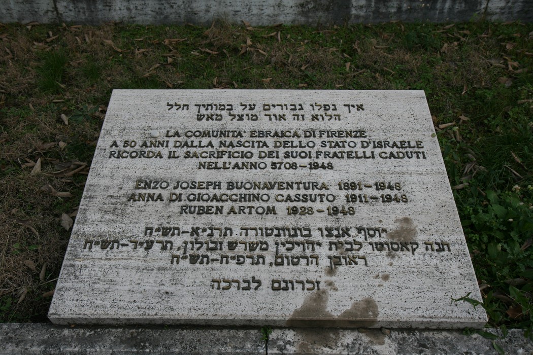 Monumento dedicato ai membri della comunità ebraica di Firenze scomparsi, in memoria della loro storia.
