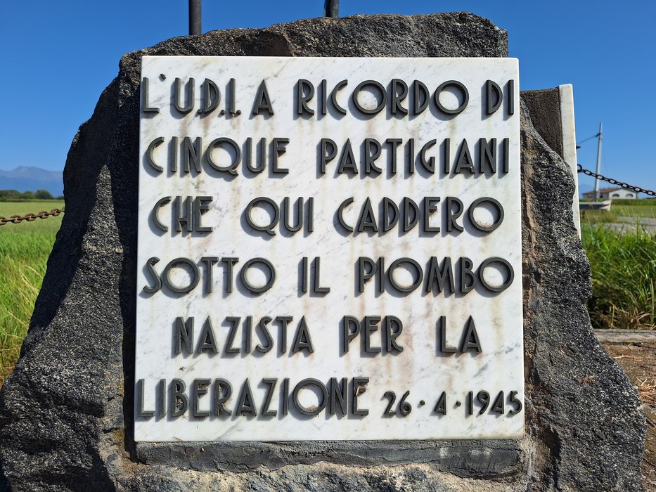Cippo ai caduti del 26 aprile 1945, Comune di Caselle Torinese (TO), foto 2
