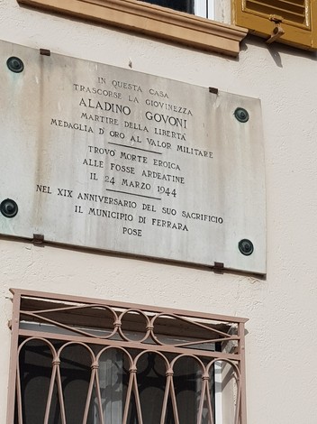 Lapide commemorativa di Aladino Govoni, martire della libertà, presso la sua casa a Ferrara.