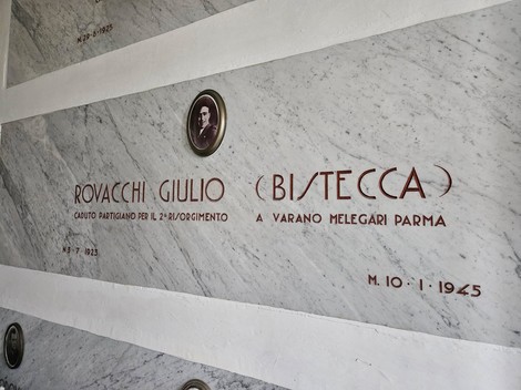 Sacrario dei Caduti della Resistenza di Montecchio, dedicato ai partigiani con lapidi in marmo.