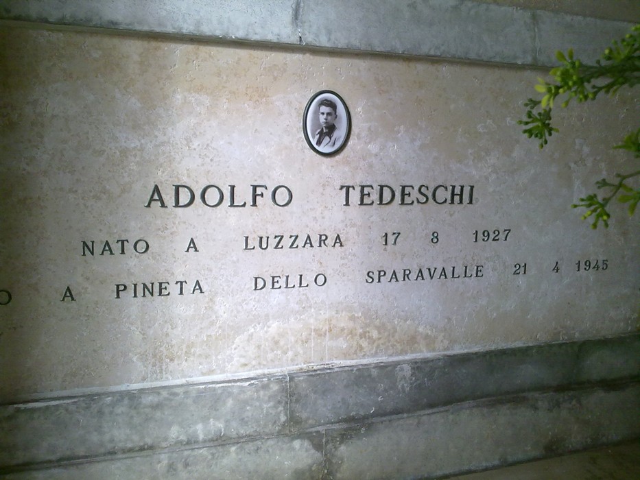 Monumento ai caduti per la Liberazione di Luzzara, dedicato alla memoria di Adolfo Tedeschi.