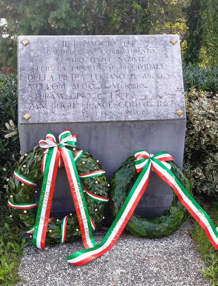 Cippo commemorativo dedicato a Zanuttig, Mulloni, Sturam e Della Pietra, in ricordo delle vittime naziste.
