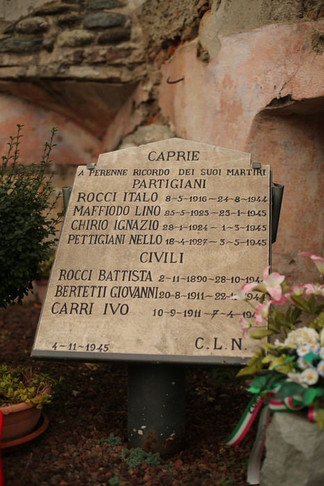 Lapide commemorativa per i caduti partigiani e civili, in onore dei martiri di Caprie.