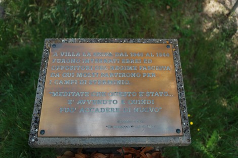 Cippo commemorativo a Villa La Selva dedicato ai prigionieri e oppositori del regime fascista.