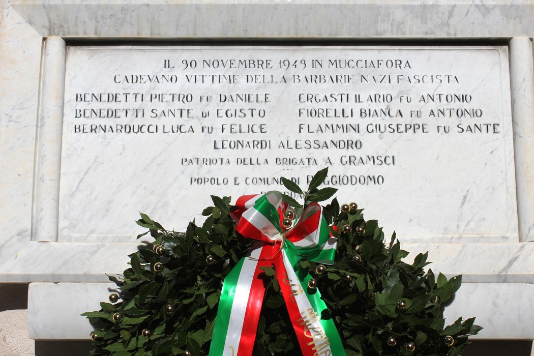 Lapidi commemorative delle vittime dell'eccidio di Mucciafora avvenuto il 30 novembre 1943.