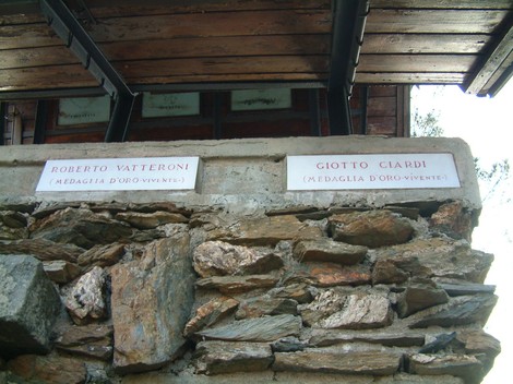 Parco della Resistenza del Monte Brugiana, memoriale dedicato ai caduti della Resistenza con pannelli informativi.
