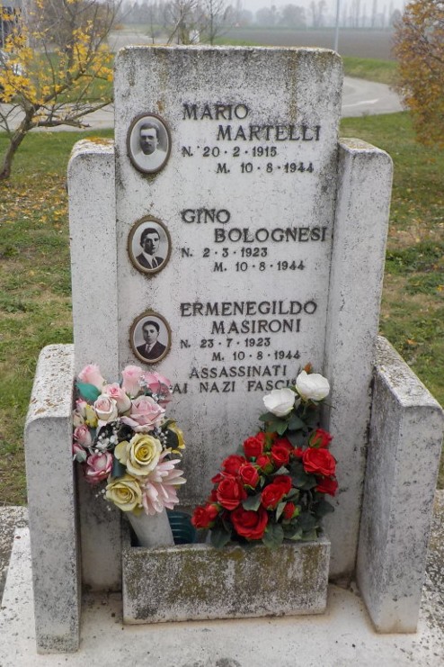 Monumento commemorativo dedicato a Martelli, Bolognesi e Masironi, assassinati dai nazifascisti.