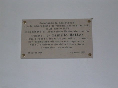 Lapide commemorativa dedicata a Camillo Matter, in onore della sua resistenza e del contributo alla Liberazione di Venezia.