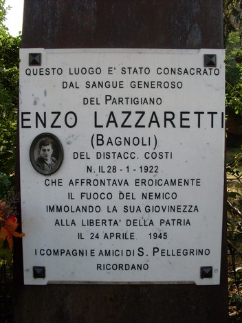 Lapide commemorativa di Enzo Lazzaretti, partigiano caduto il 24 aprile 1945. Ricordo del suo sacrificio.