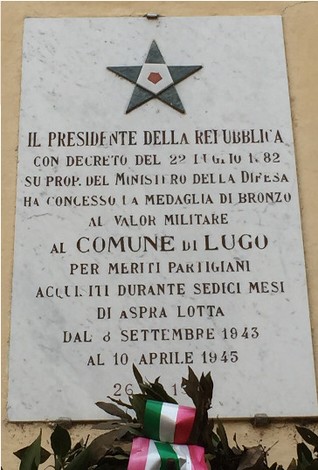 Lapide commemorativa a Lugo per i meriti partigiani durante la Seconda Guerra Mondiale.