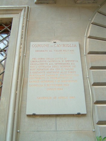 Lapide commemorativa dedicata ai minatori e partigiani di Cavriglia, in onore del loro sacrificio durante la guerra.