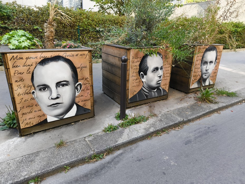 Rappresentazione commemorativa del Gruppo Manouchian, con volti e scritte significative.