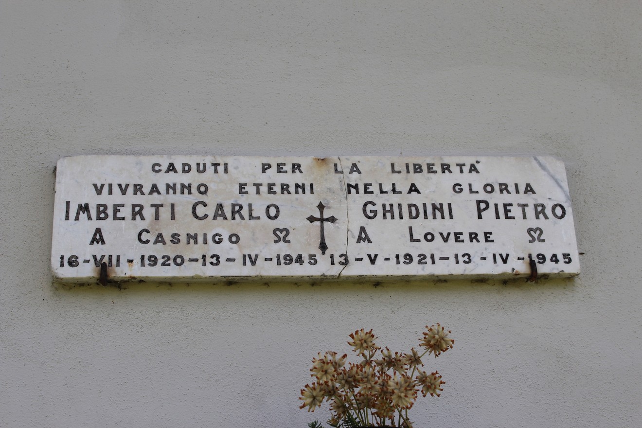 Lapide commemorativa dedicata a Imberti Carlo e Ghidini Pietro, caduti per la libertà.