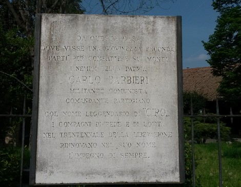 Lapide dedicata a Carlo Barbieri, partigiano e comandante durante la Resistenza italiana.