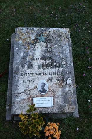 Sacrario dei partigiani pratesi: monumento dedicato ai combattenti per la libertà e la resistenza.