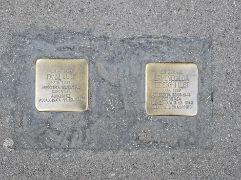 Pietre d'inciampo dedicate a Fani Lust e Ermenegilda Jedeschi Lust, commemorano vittime dell'olocausto.
