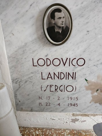 Sacrario dei Caduti della Resistenza di Montecchio con foto e dati di Lodovico Landini.