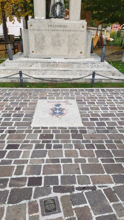 Pietra d'inciampo a Vallinfreda, simbolo della memoria storica e commemorativa per le vittime del passato.