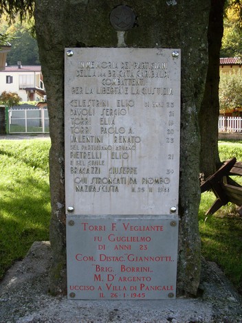 Monumento ai Caduti di Succiso, in memoria dei partigiani e dei combattenti per la libertà.