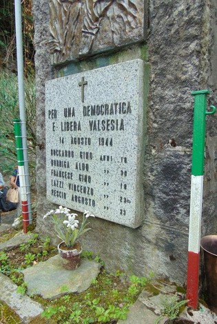 Monumento ai Martiri del Ponte della Pietà, dedicato ai caduti per la libertà e la democrazia.