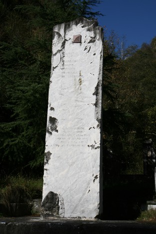 Monumento ai patrioti apuani, dedicato alla memoria dei combattenti della resistenza.