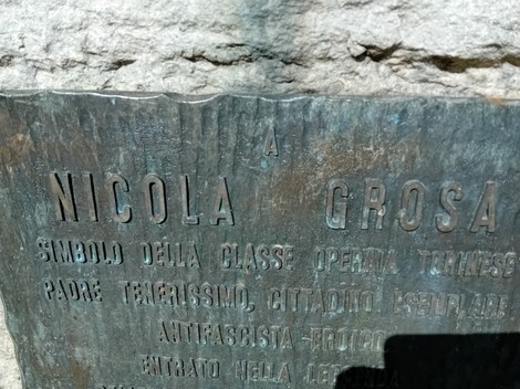 Monumento a Grosa, dedicato a Nicola Grosa, simbolo della classe operaia torinese e antifascista.
