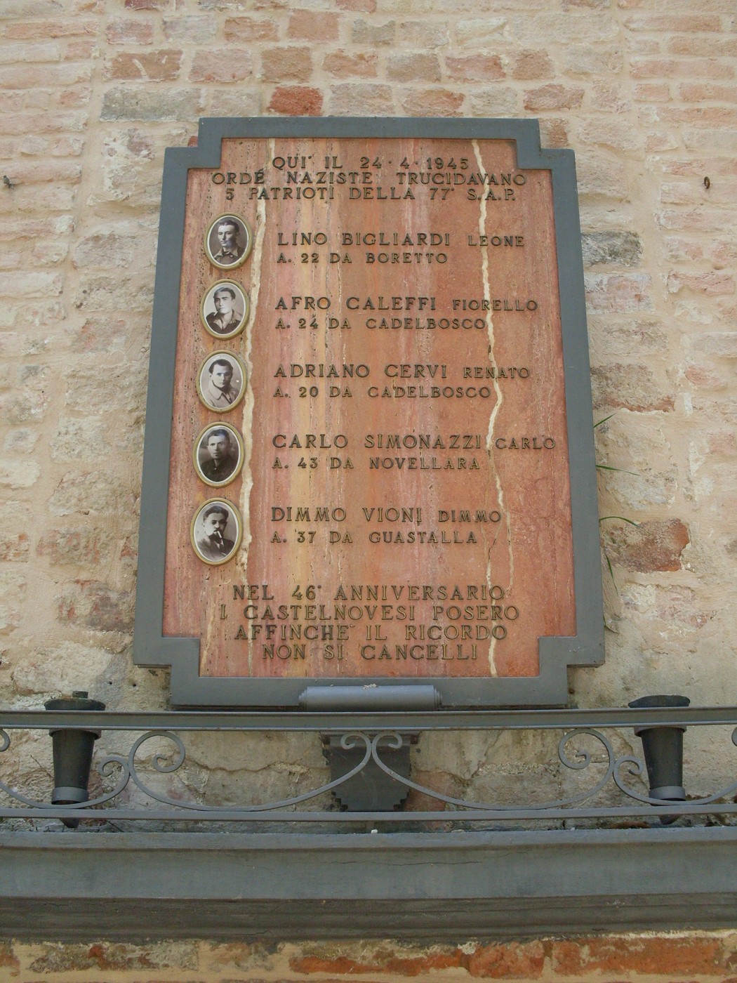 Lapide commemorativa per Bigliardi e altri patrioti, situata a Castelnuovo nel Val di Cecina.