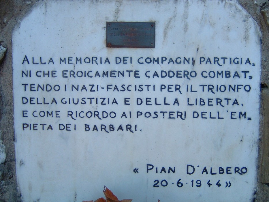Monumento dedicato ai partigiani caduti per la giustizia e la libertà a Pian d'Albero, 20 giugno 1944.