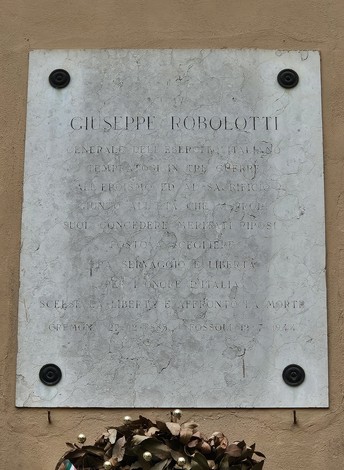 Lapide commemorativa di Giuseppe Robolotti, dedicata alla sua memoria e al suo servizio per la libertà.