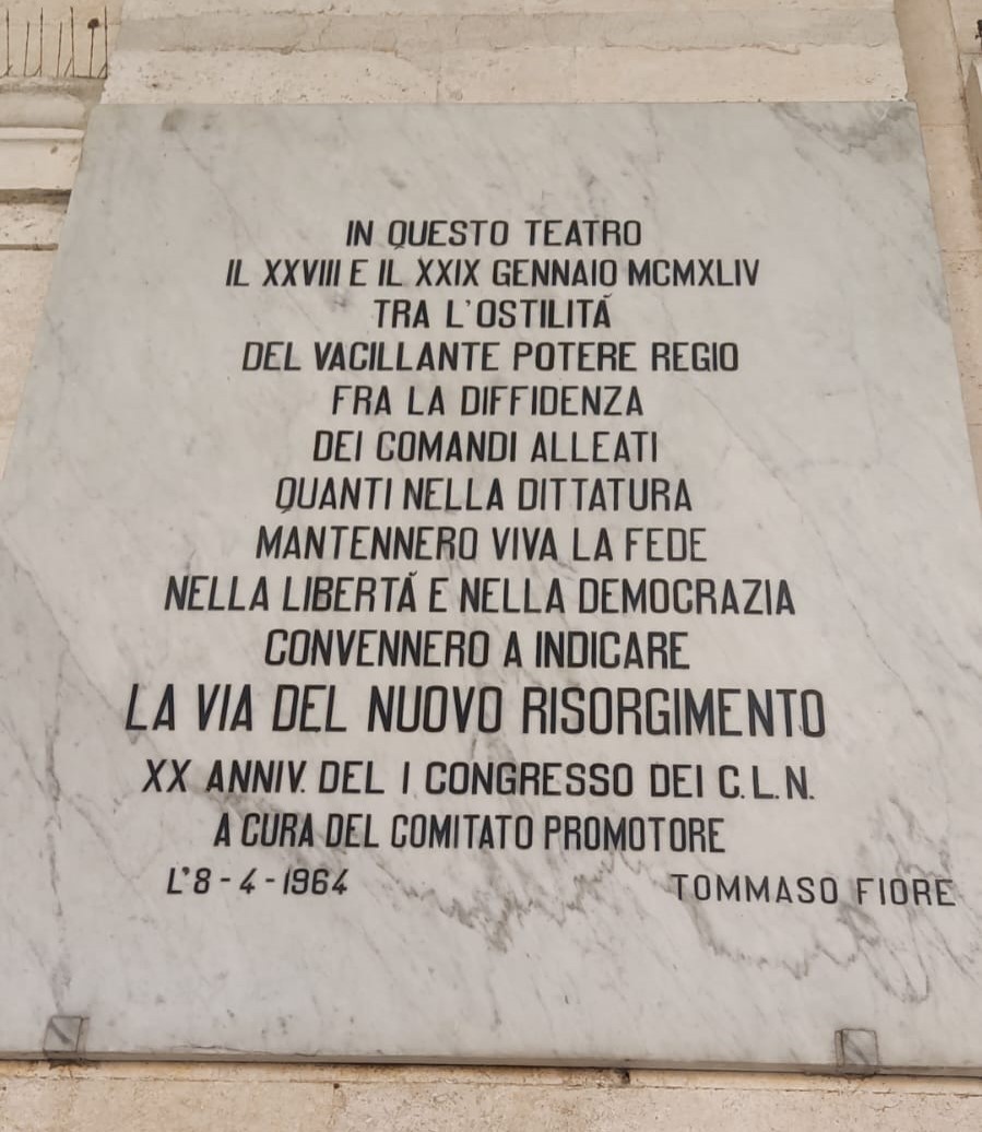 Lapide commemorativa del primo congresso dei Comitati di Liberazione Nazionale, tenutosi nel 1964.