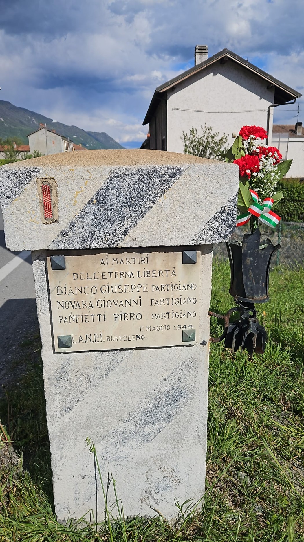 Lapide commemorativa ai partigiani Bianco e Panfietti, martiri della libertà.