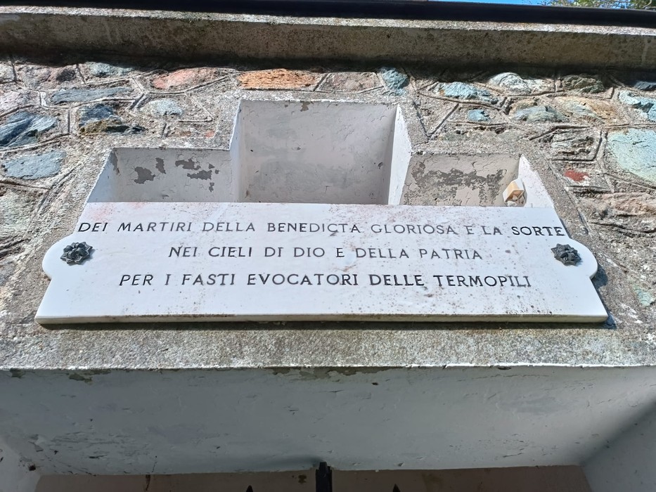 Cappella dedicata ai caduti della Benedicta, un memoriale che onora i martiri della guerra.