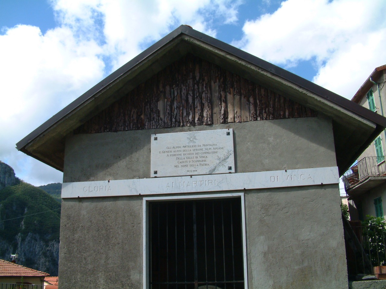 Cappella dedicata ai martiri, caratterizzata da un'architettura semplice e un'atmosfera di devozione.