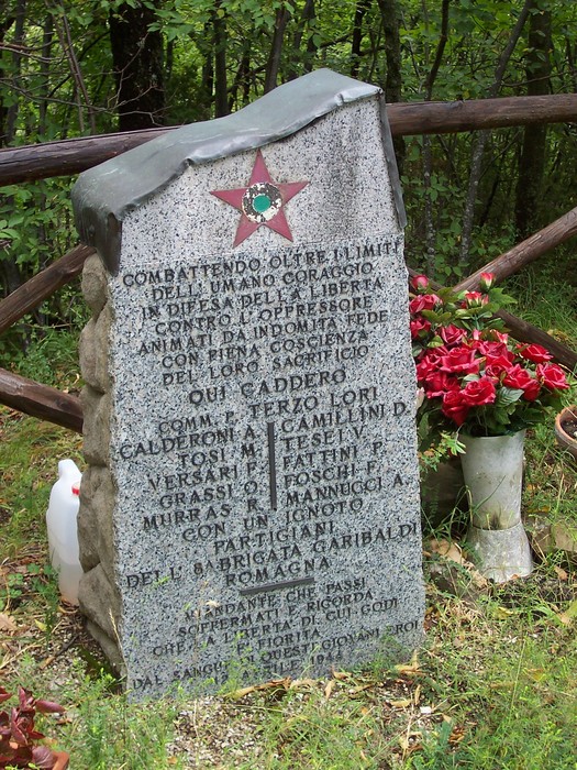 Cippo commemorativo in onore dei combattenti della Brigata Garibaldi del Romagna, situato al Biserno.