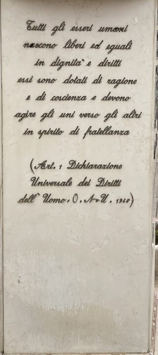 Monumento per i caduti di Monte Sole, simbolo di memoria e riconoscenza per le vittime.