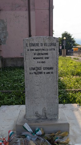 Cippo commemorativo a Lomedico in onore di Giovanni, caduto nella lotta di liberazione. Villorba, 8-4-1945.