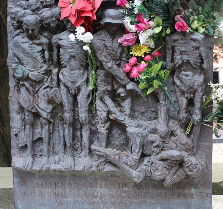 Monumento agli Internati Militari Italiani, scultura che commemora la sofferenza dei militari internati.