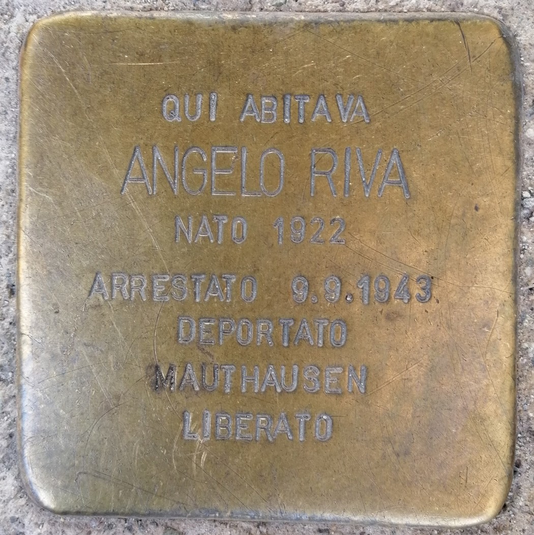 Pietre d'inciampo commemorative dedicate ad Angelo Riva, vittima della deportazione.