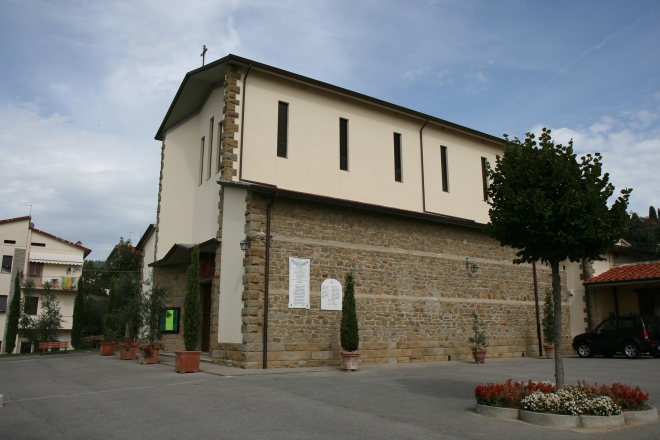 Lapide commemorativa dei caduti di Olmo, situata accanto alla chiesa del paese.