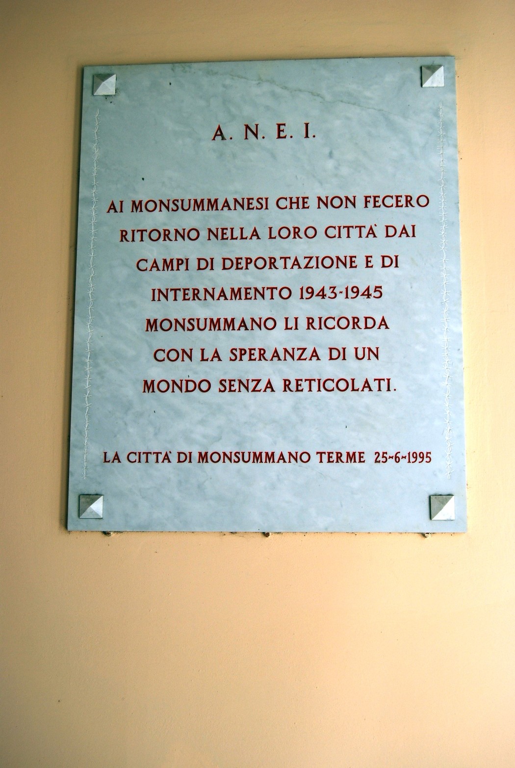 Lapide commemorativa ai deportati di Monsummano Terme, in memoria delle vittime dei campi di concentramento.
